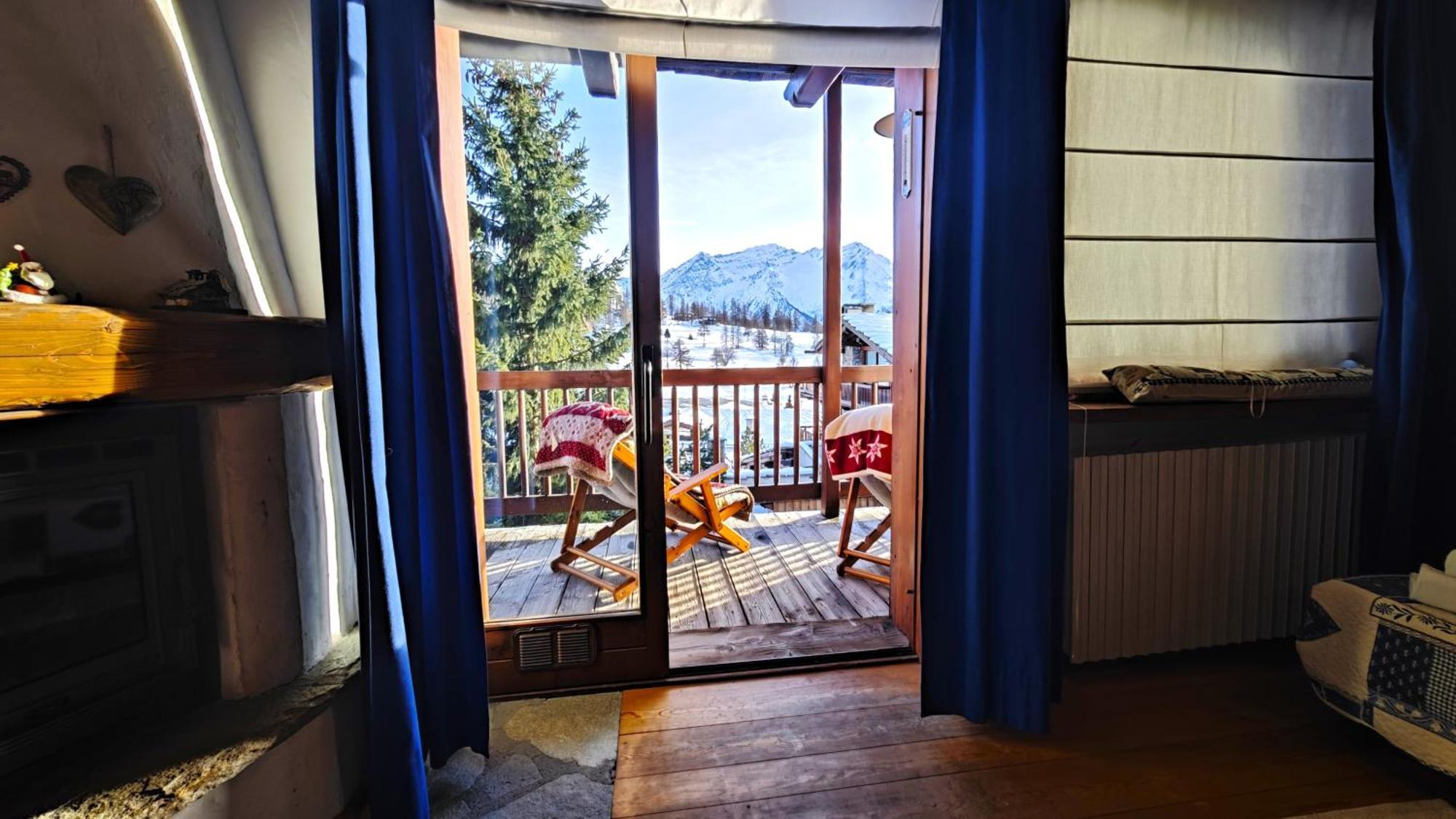 Hostdomus - Imperial Chalet Villa Sestriere Exterior photo